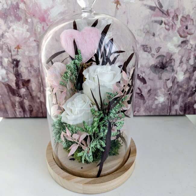 Sous cloche avec un coeur